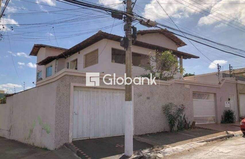 Casa 6 quartos à venda Conjunto Cristo Rei 340m² Montes Claros MG: 
