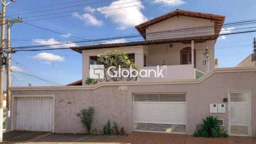 Casa 6 quartos à venda Conjunto Cristo Rei 340m² Montes Claros MG: 