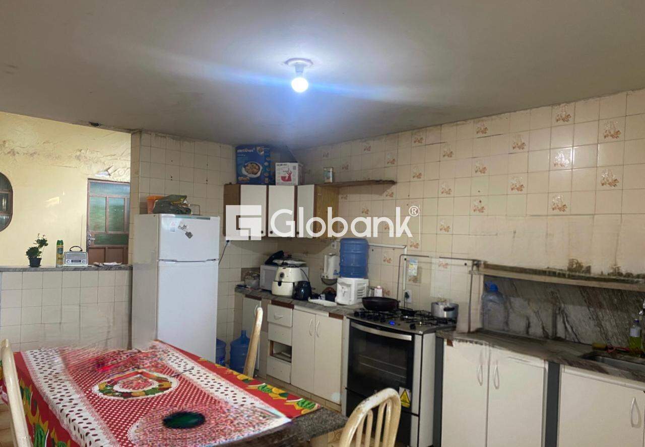 Casa 5 quartos à venda Edgar Pereira 239m² Montes Claros MG:
