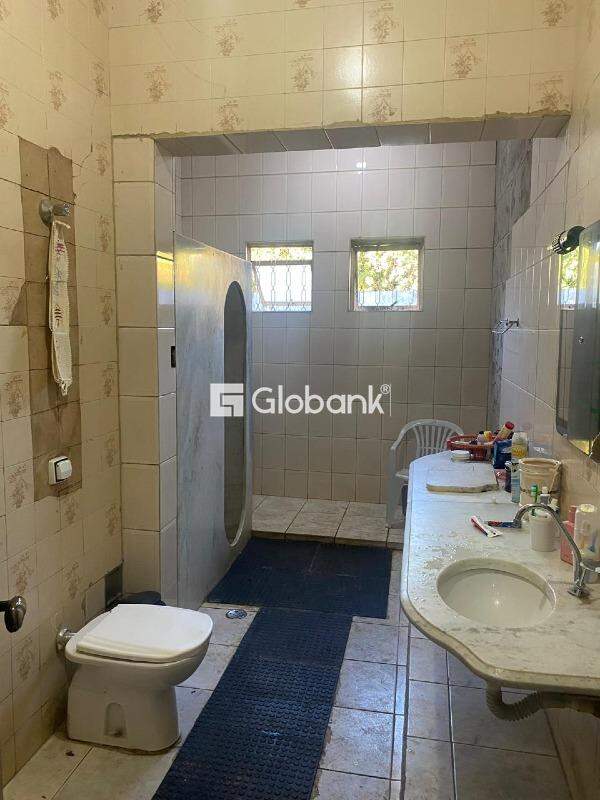 Casa 5 quartos à venda Edgar Pereira 239m² Montes Claros MG: