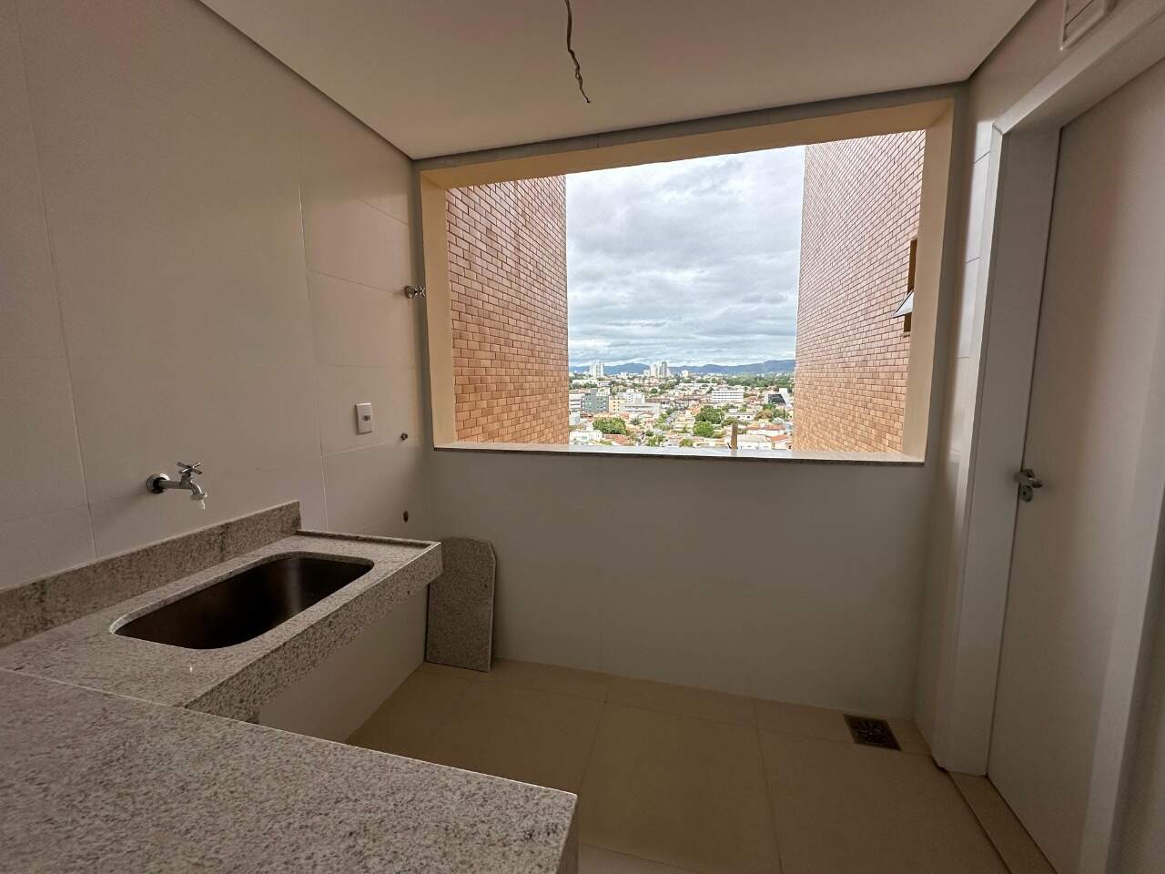 Apartamento 4 quartos para aluguel Todos os Santos 116m² Montes Claros MG: rea de servi o