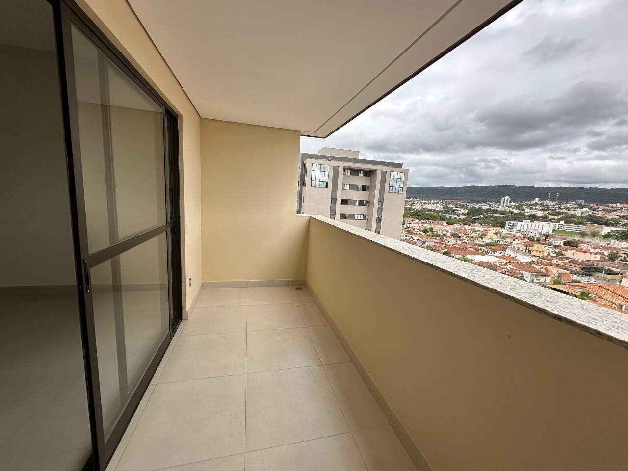 Apartamento 4 quartos para aluguel Todos os Santos 116m² Montes Claros MG: Sacada