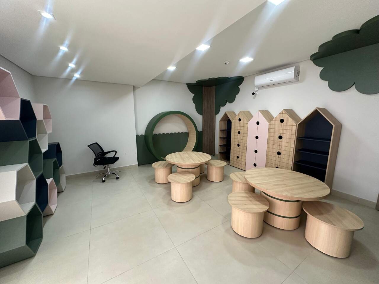 Apartamento 4 quartos para aluguel Todos os Santos 116m² Montes Claros MG: Sala kids