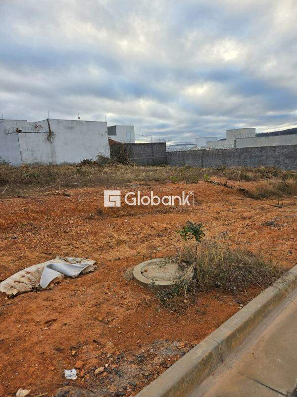 Terreno à venda Mirante do Sol 180m² Montes Claros MG: 