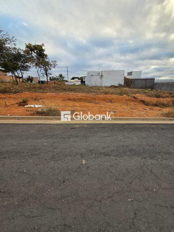 Terreno à venda Mirante do Sol 180m² Montes Claros MG: