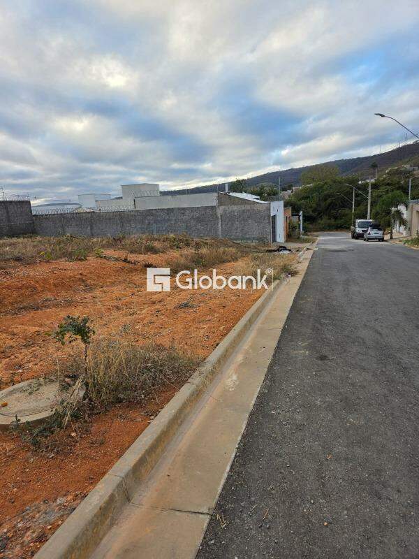 Terreno à venda Mirante do Sol 180m² Montes Claros MG: 