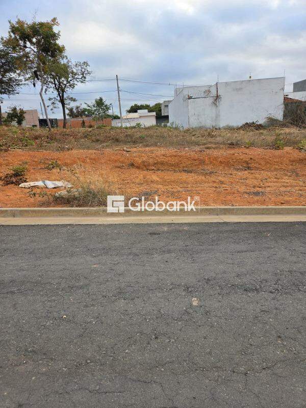 Terreno à venda Mirante do Sol 180m² Montes Claros MG: 