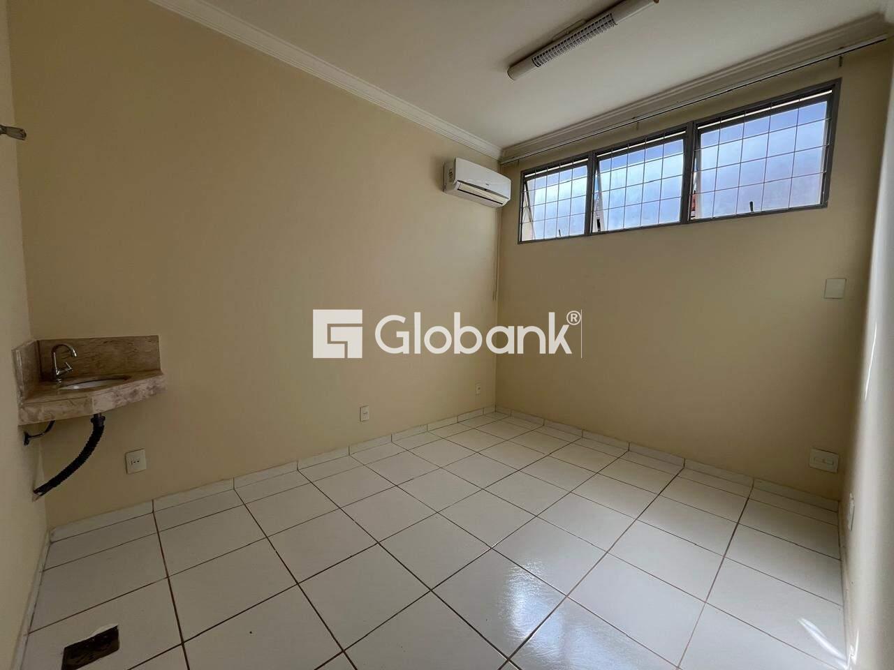Casa comercial 5 quartos para aluguel Centro 140m² Montes Claros MG: 