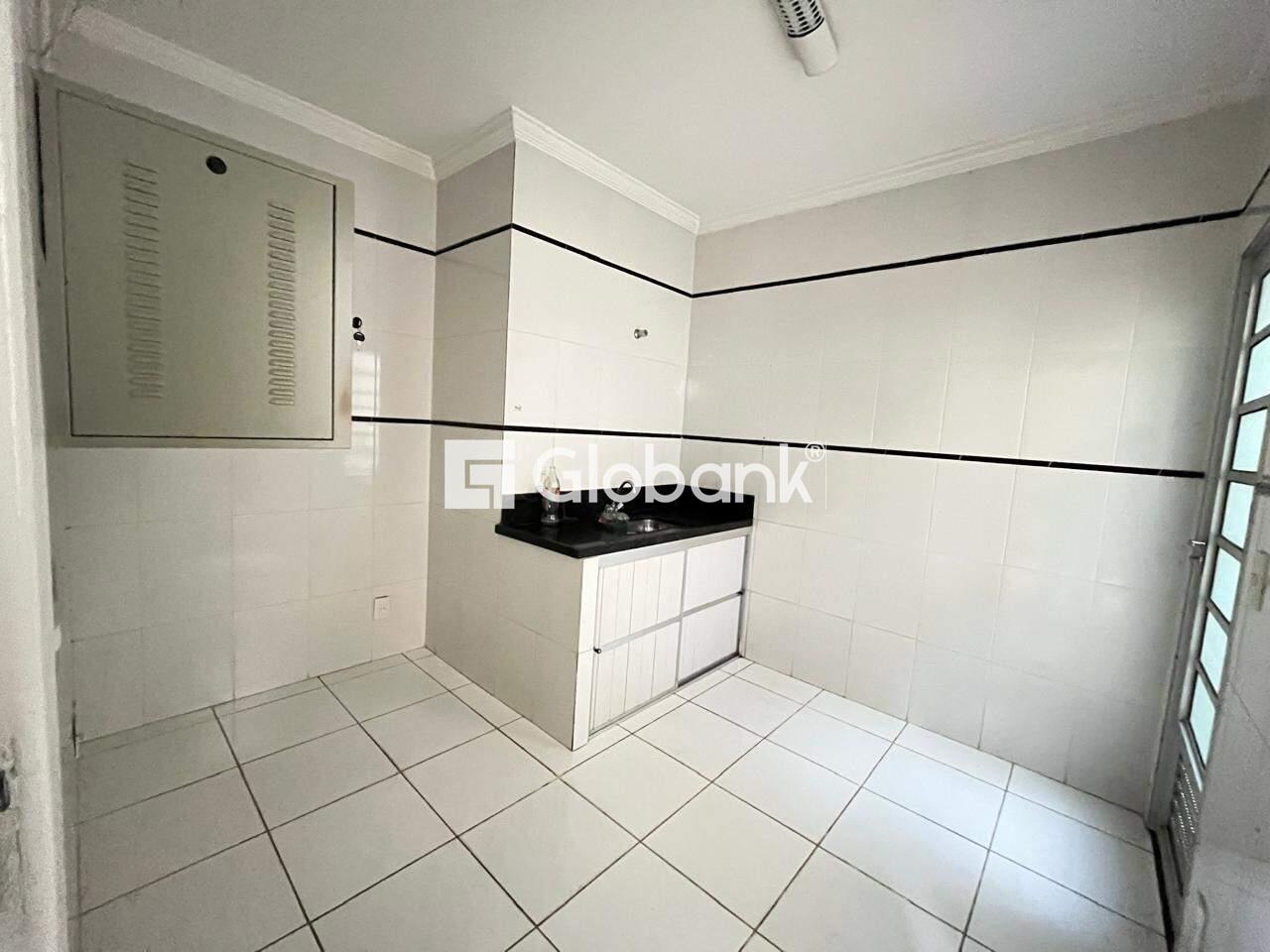 Casa comercial 5 quartos para aluguel Centro 140m² Montes Claros MG: 