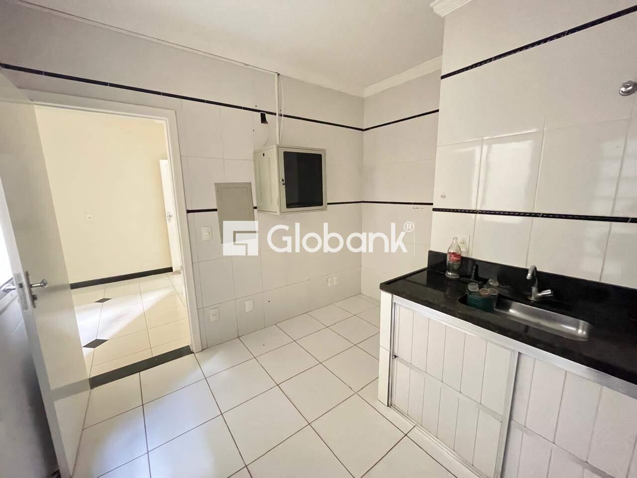 Casa comercial 5 quartos para aluguel Centro 140m² Montes Claros MG: 