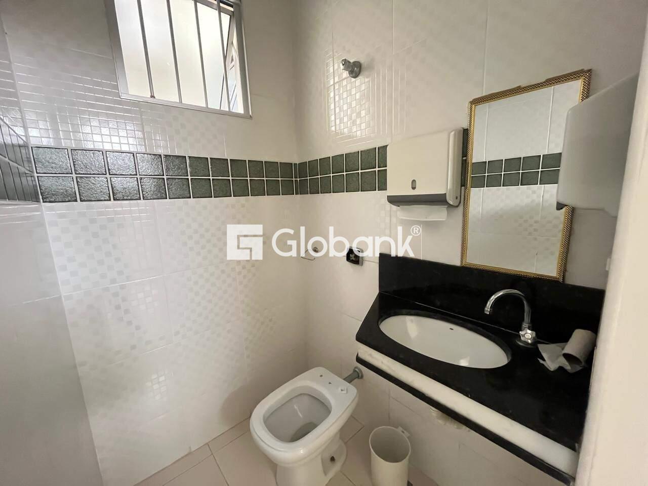 Casa comercial 5 quartos para aluguel Centro 140m² Montes Claros MG: 