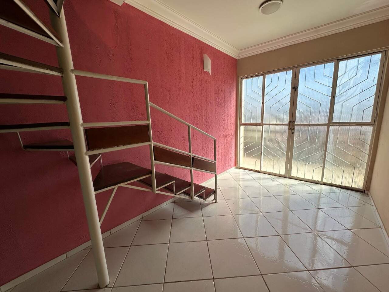 Casa 7 quartos à venda Maracanã 210m² Montes Claros MG: a83a436b-55c8-4d2e-a279-a8640cc3d5ca