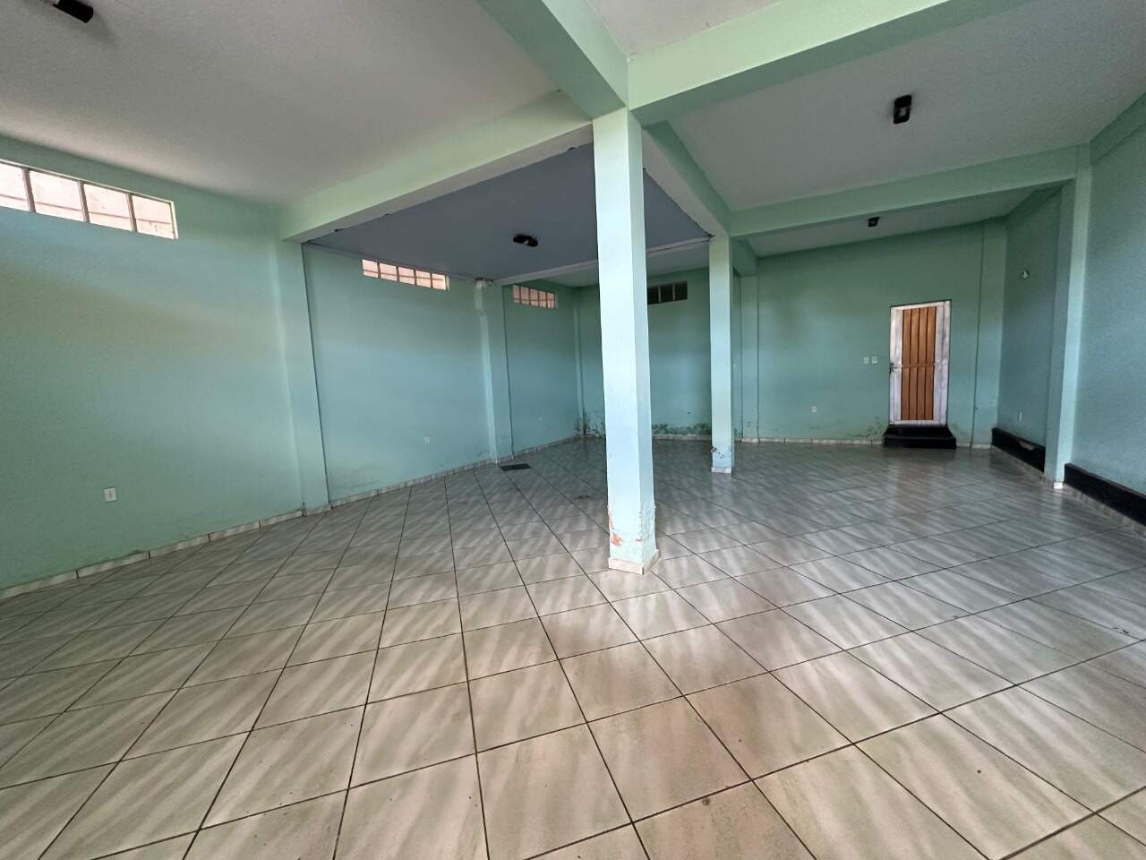 Casa 7 quartos à venda Maracanã 210m² Montes Claros MG: Garagem