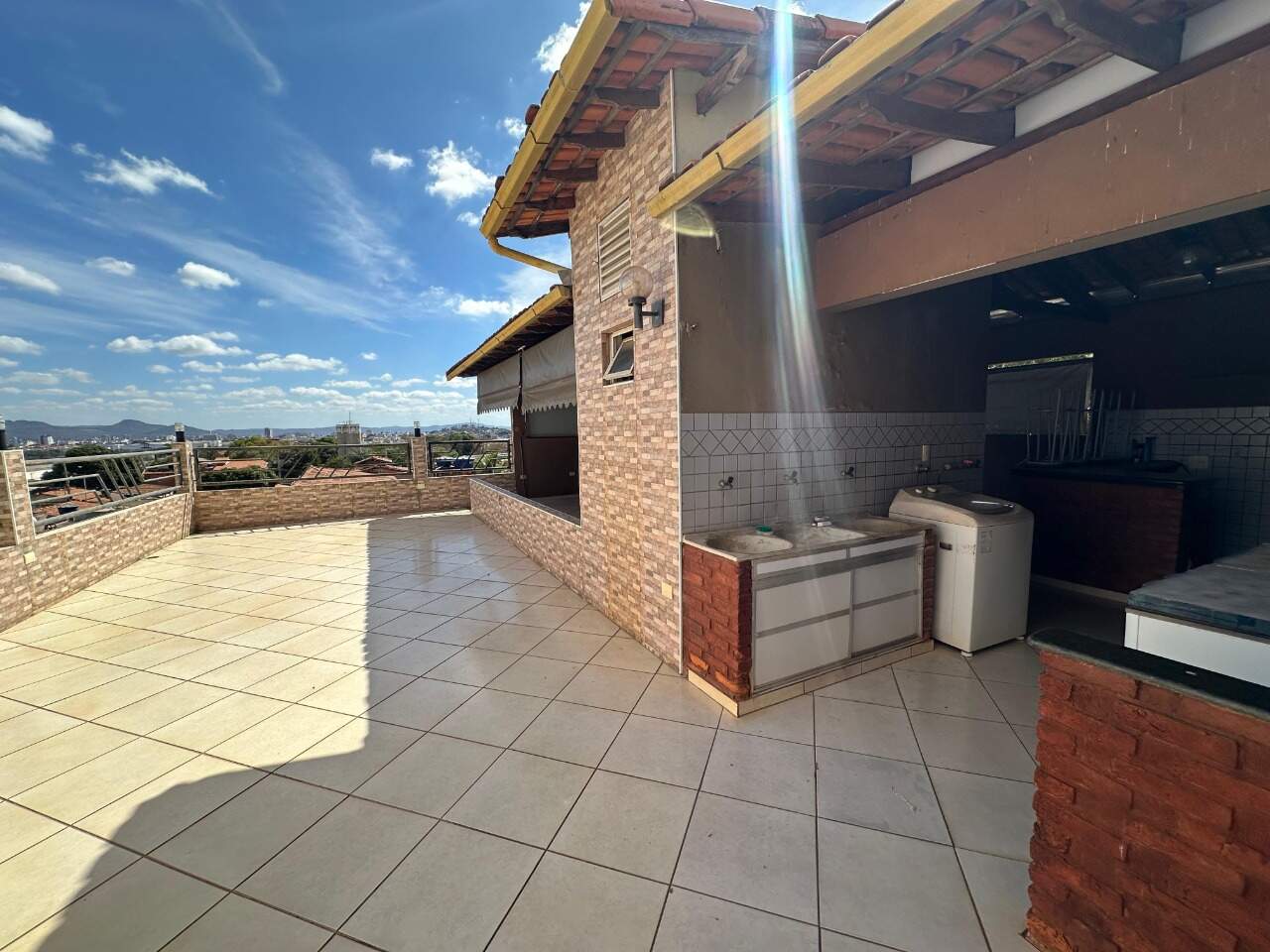 Casa 7 quartos à venda Maracanã 210m² Montes Claros MG: Terra o