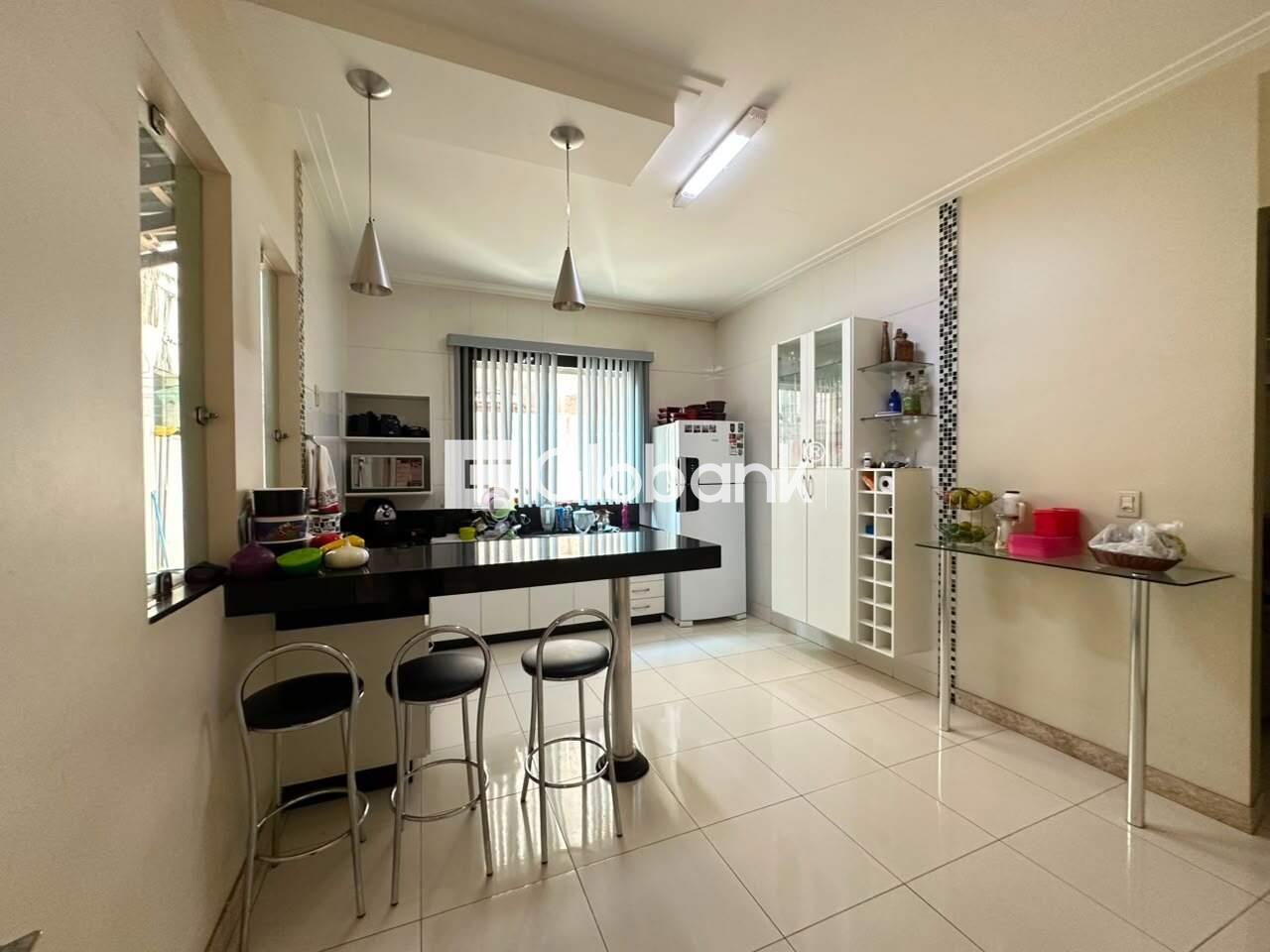 Casa 3 quartos à venda Canelas 180m² Montes Claros MG: