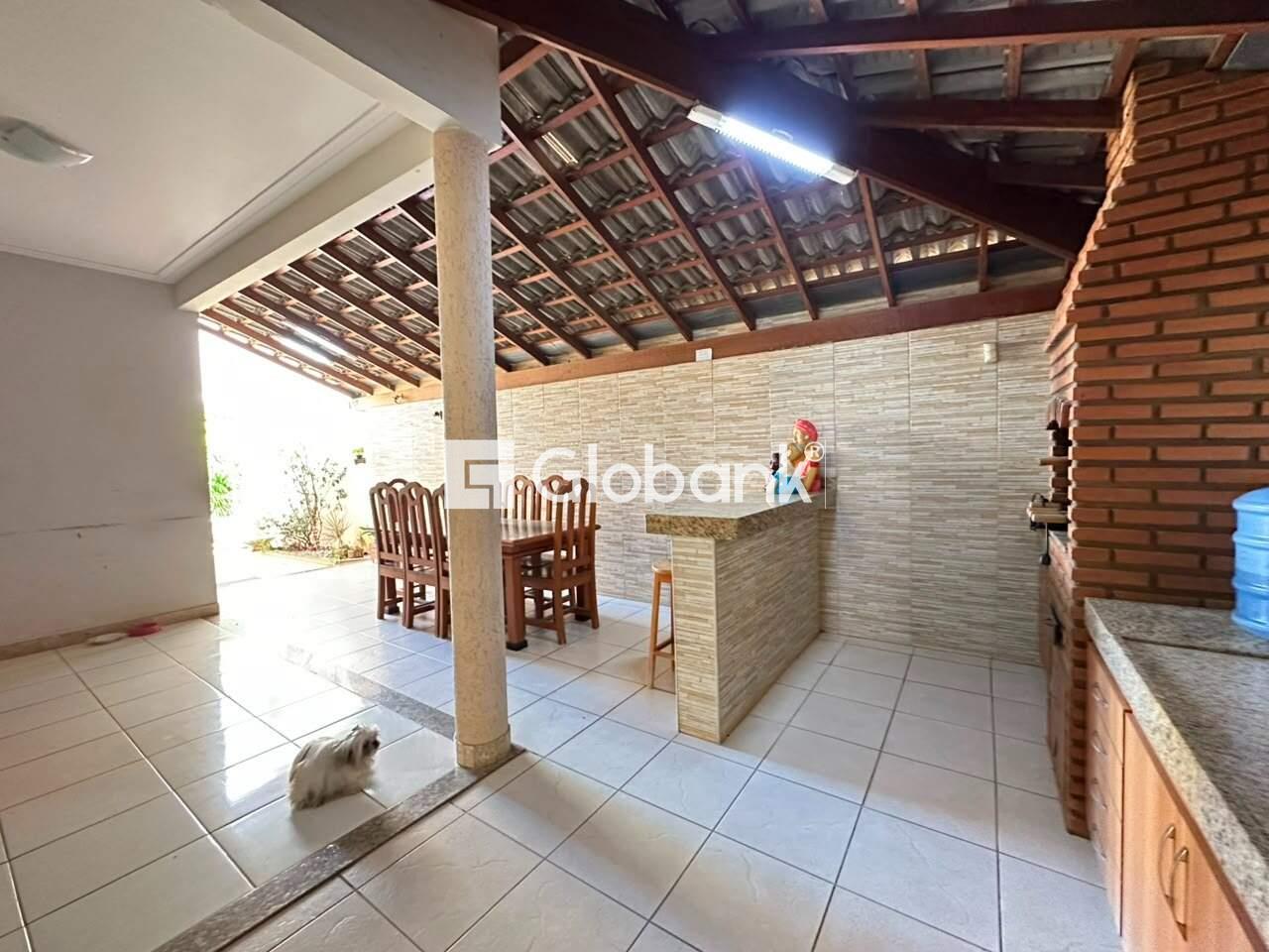 Casa 3 quartos à venda Canelas 180m² Montes Claros MG: