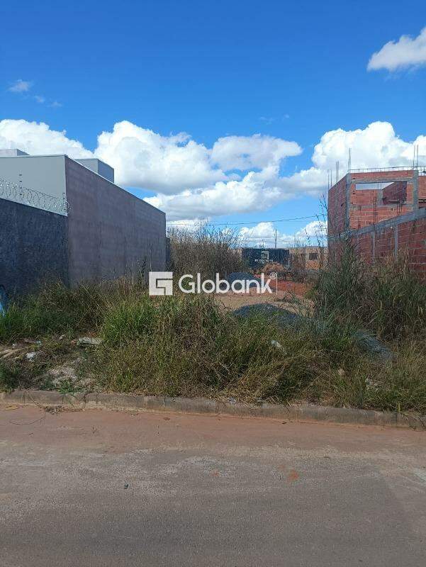 Terreno à venda Guarujá 200m² Montes Claros MG: 