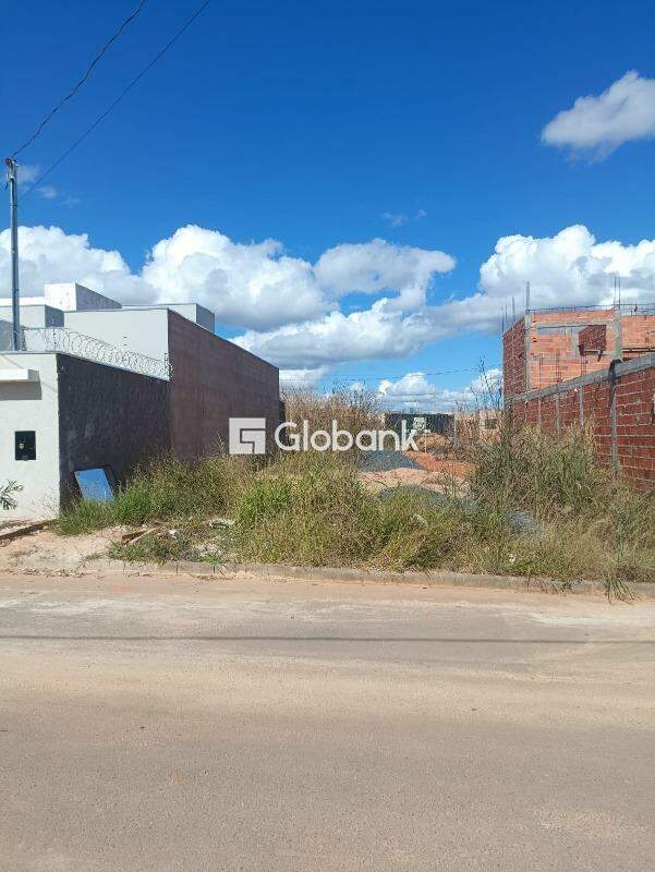 Terreno à venda Guarujá 200m² Montes Claros MG: 