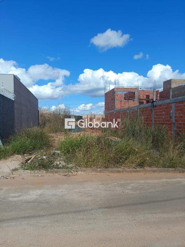 Terreno à venda Guarujá 200m² Montes Claros MG: 