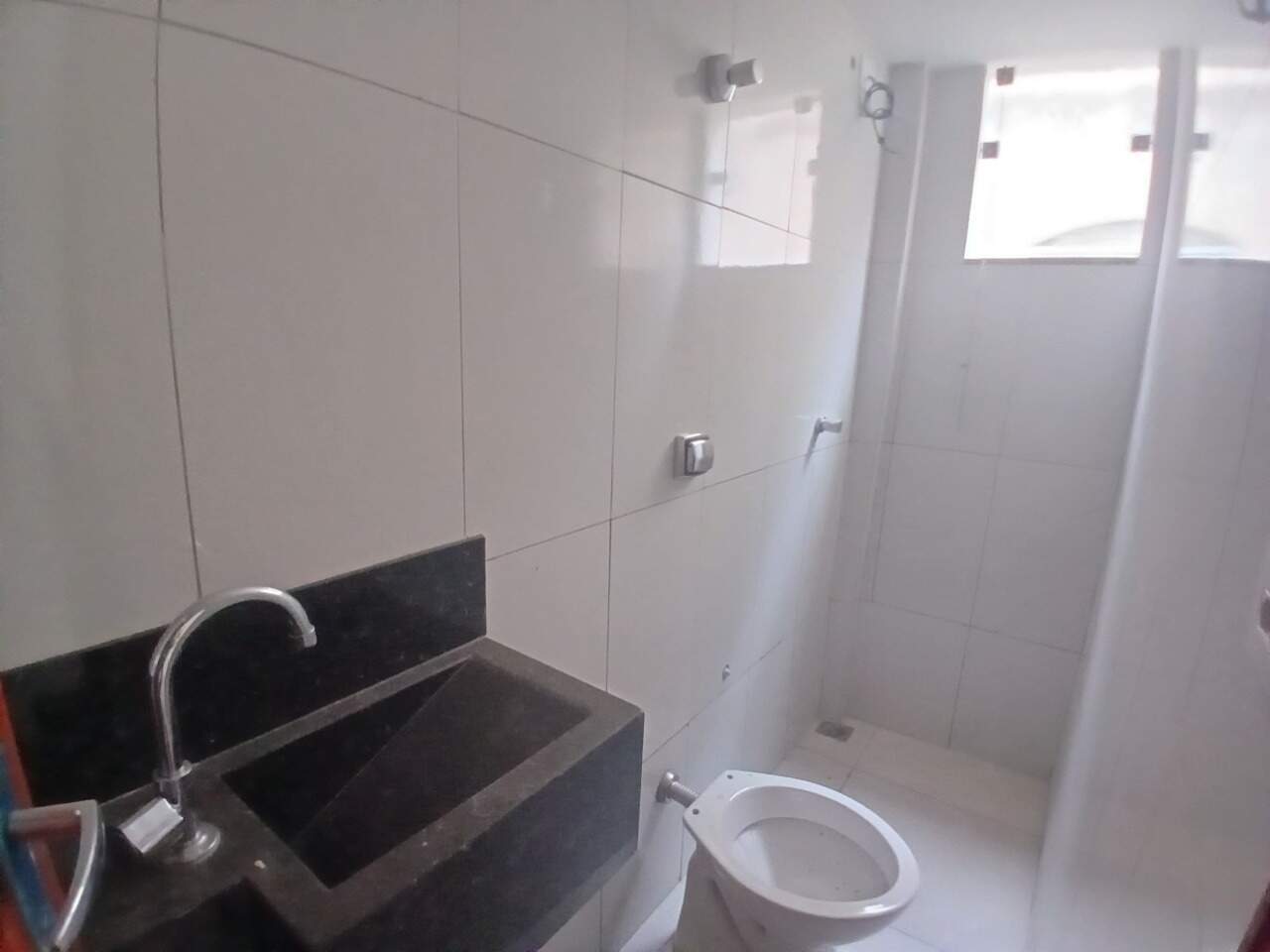 Kitnet 1 quarto para aluguel Vila Ipiranga 40m² Montes Claros MG: Banheiro