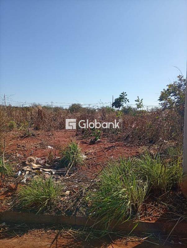 Terreno à venda Jardim Independência 200,2m² Montes Claros MG: 