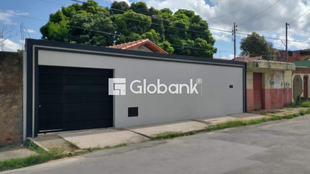 Casa 3 quartos para aluguel Santa Rita I 90m² Montes Claros MG: 