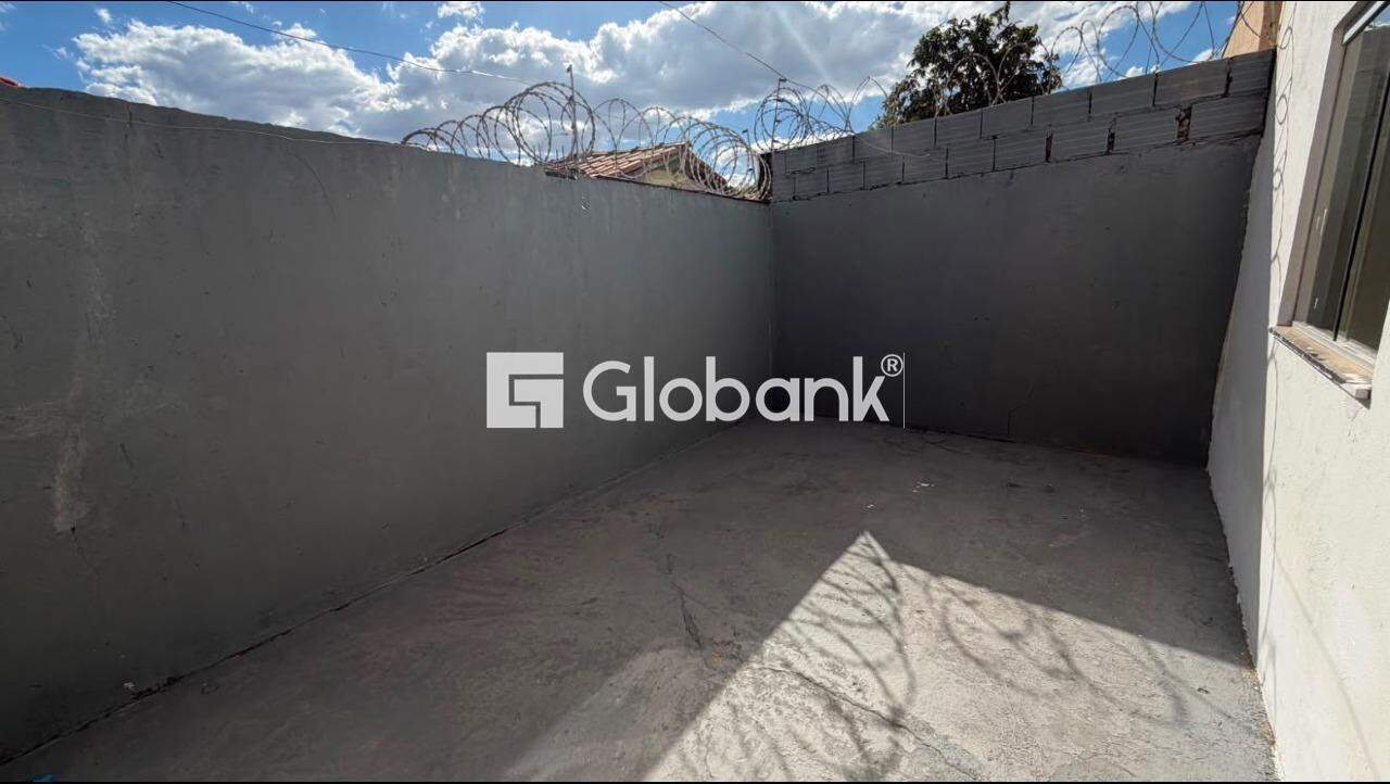 Casa 2 quartos à venda Independência 60m² Montes Claros MG: 