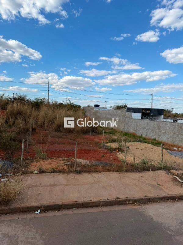 Terreno à venda Loteamento Novo Primavera 400m² Montes Claros MG: 