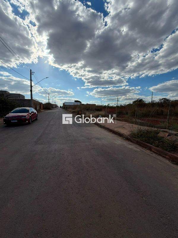 Terreno à venda Loteamento Novo Primavera 400m² Montes Claros MG: 