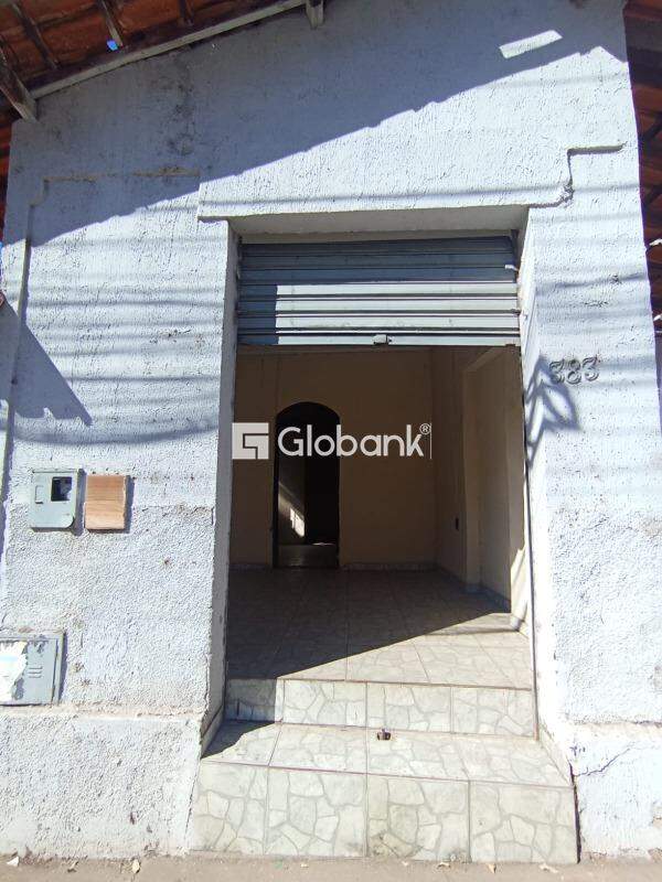 Ponto comercial para aluguel Centro 30m² Montes Claros MG: