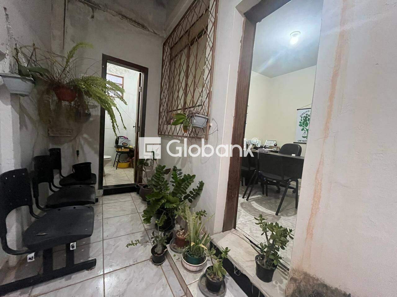 Sala comercial para aluguel Centro 40m² Montes Claros MG: 