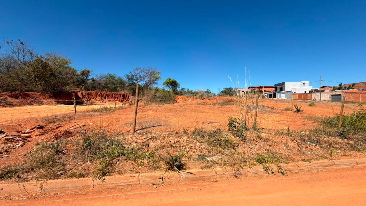 Terreno à venda Carmelo 200m² Montes Claros MG: 