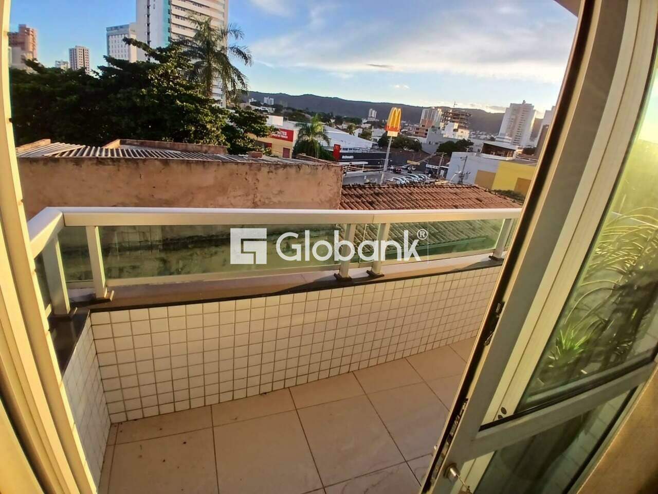Apartamento 2 quartos para aluguel Centro 55,49m² Montes Claros MG: Varanda