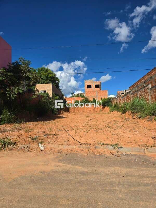 Terreno à venda Village do Lago I 360m² Montes Claros MG: