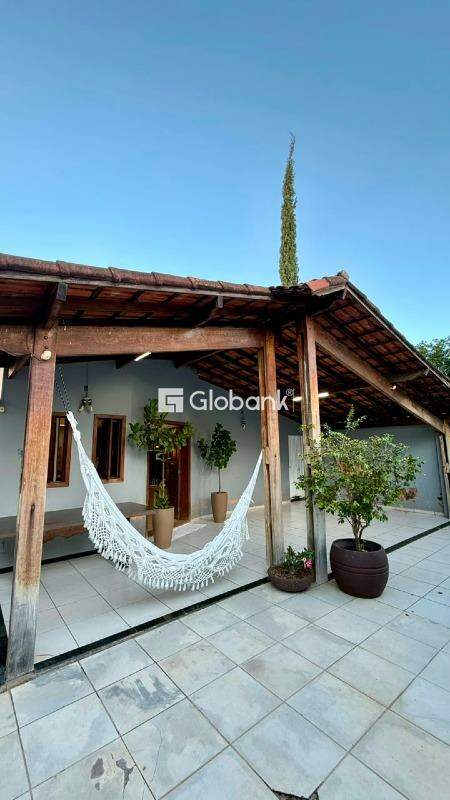 Casa 6 quartos à venda Melo 250m² Montes Claros MG: