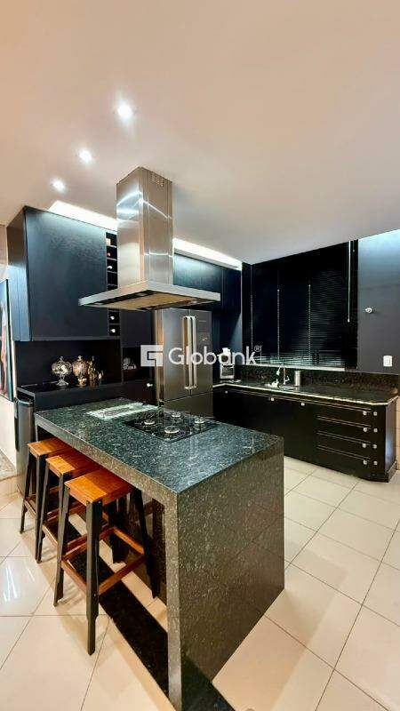 Casa 6 quartos à venda Melo 250m² Montes Claros MG: