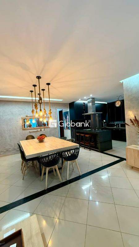 Casa 6 quartos à venda Melo 250m² Montes Claros MG: