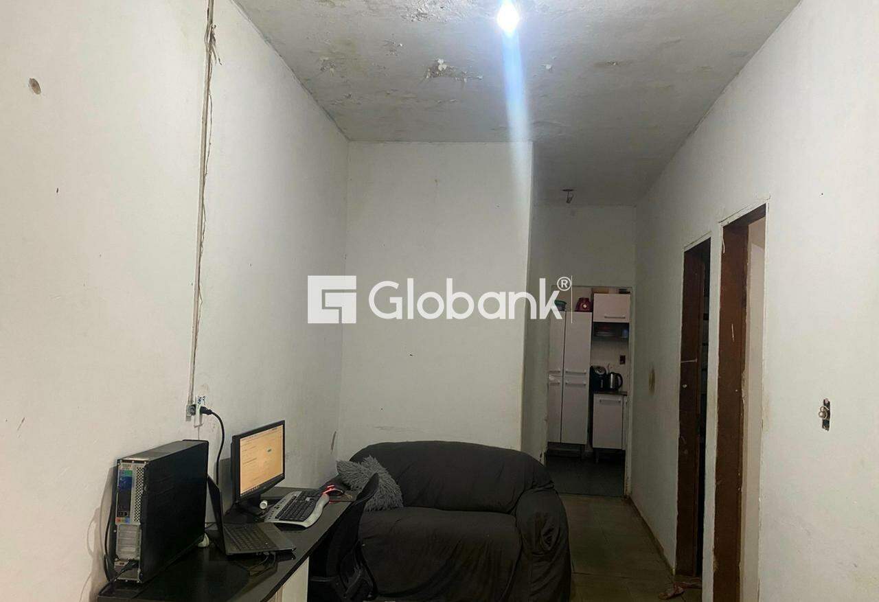 Casa 3 quartos à venda Dona Gregória 50m² Montes Claros MG: 