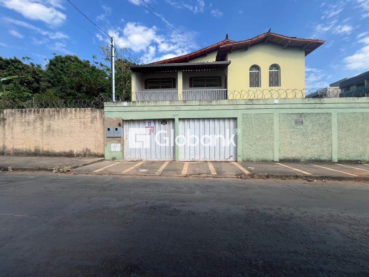 Casa 3 quartos para aluguel Cândida Câmara 120m² Montes Claros MG: 