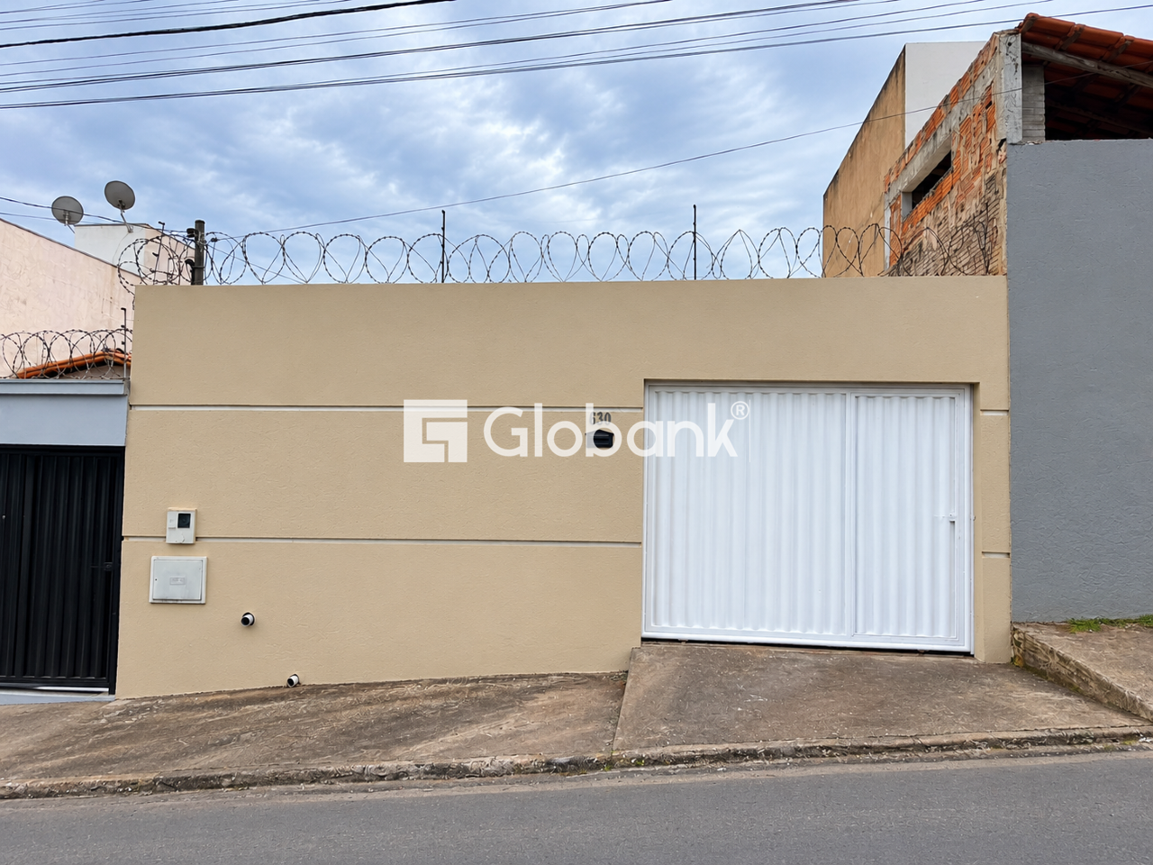 Casa 3 quartos para aluguel Conjunto Cristo Rei 110m² Montes Claros MG: 