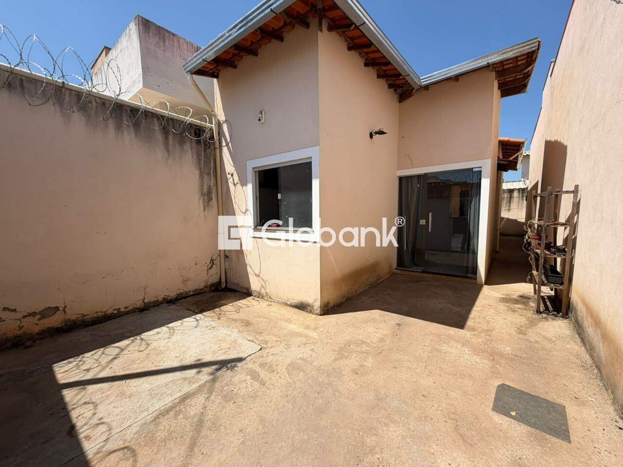 Casa 2 quartos para aluguel Jardim Olímpico 90m² Montes Claros MG: 