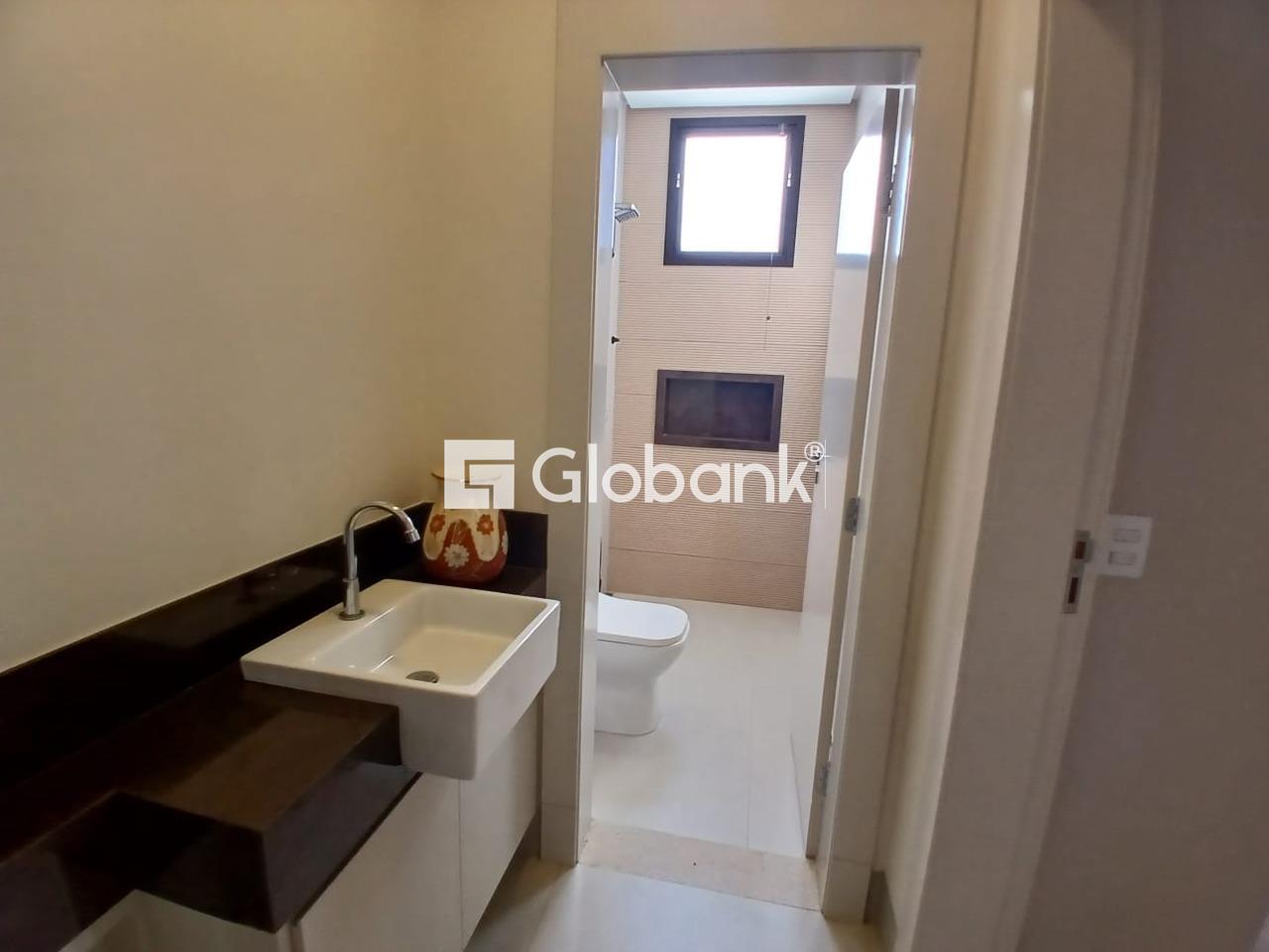 Casa 4 quartos à venda Residencial Grand Royale 360m² Montes Claros MG: Banheiro