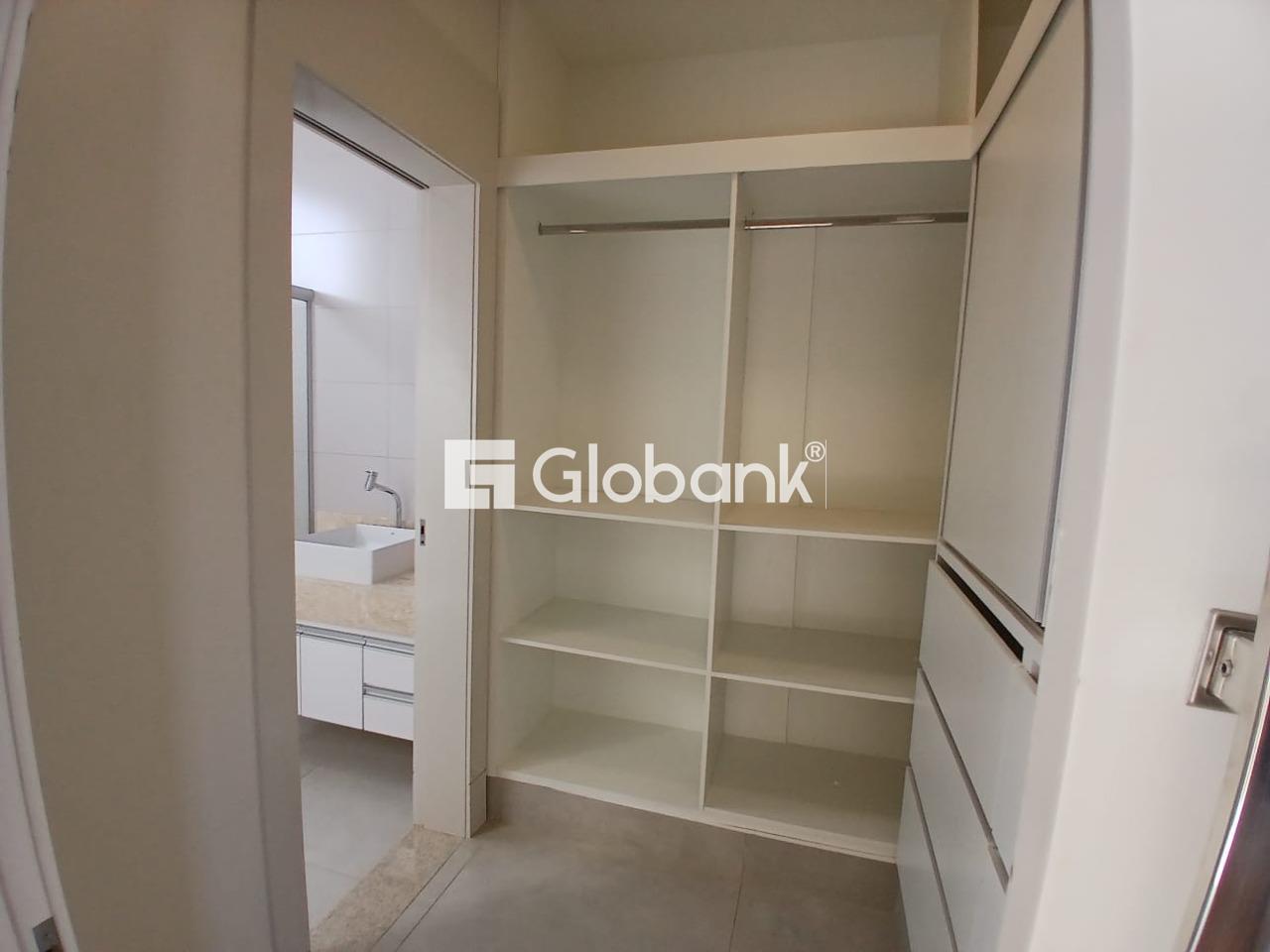 Casa 4 quartos à venda Residencial Grand Royale 360m² Montes Claros MG: Closet