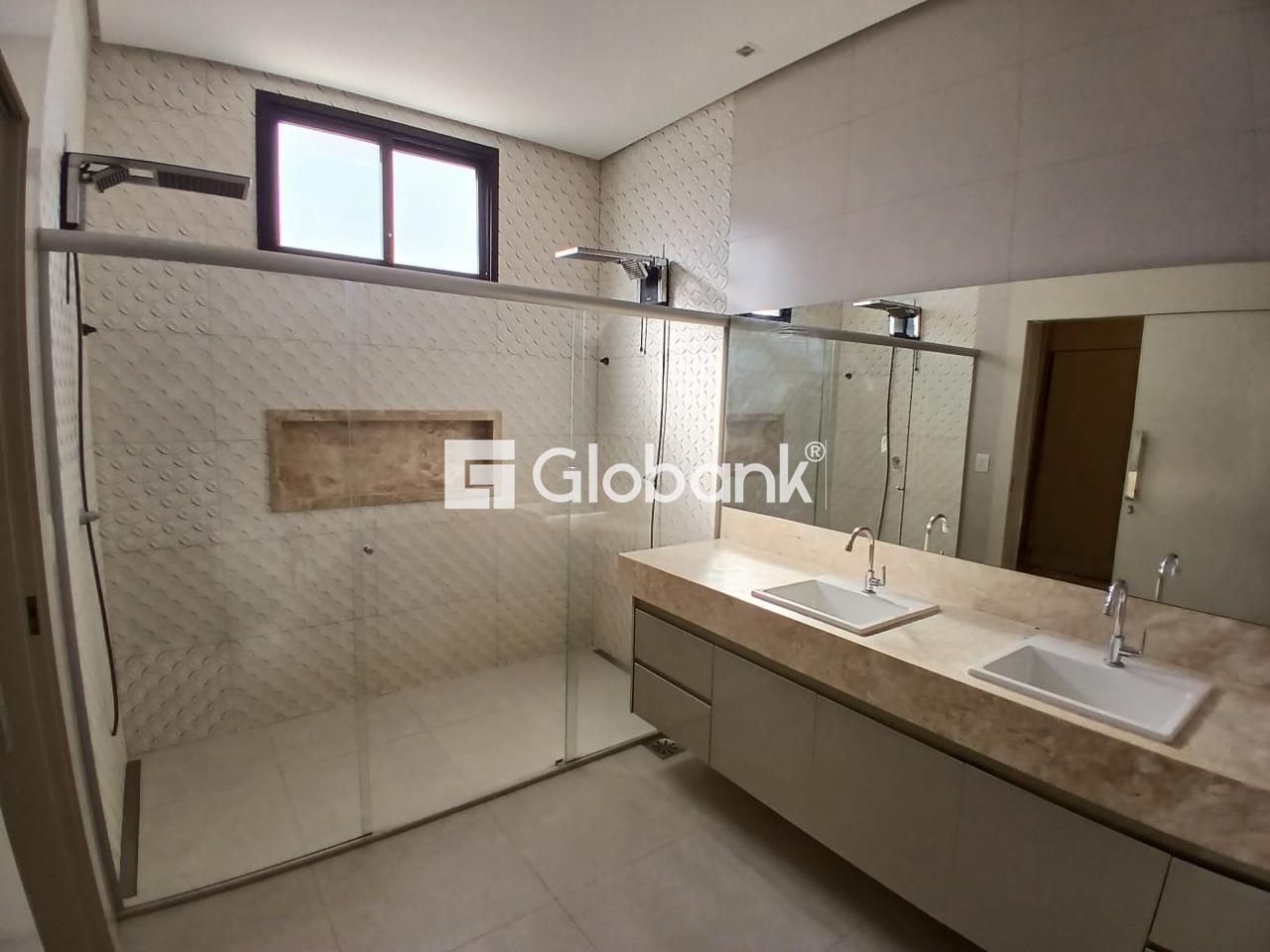 Casa 4 quartos à venda Residencial Grand Royale 360m² Montes Claros MG: Banheiro Social