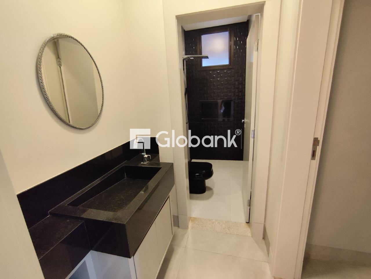 Casa 4 quartos à venda Residencial Grand Royale 360m² Montes Claros MG: Banheiro