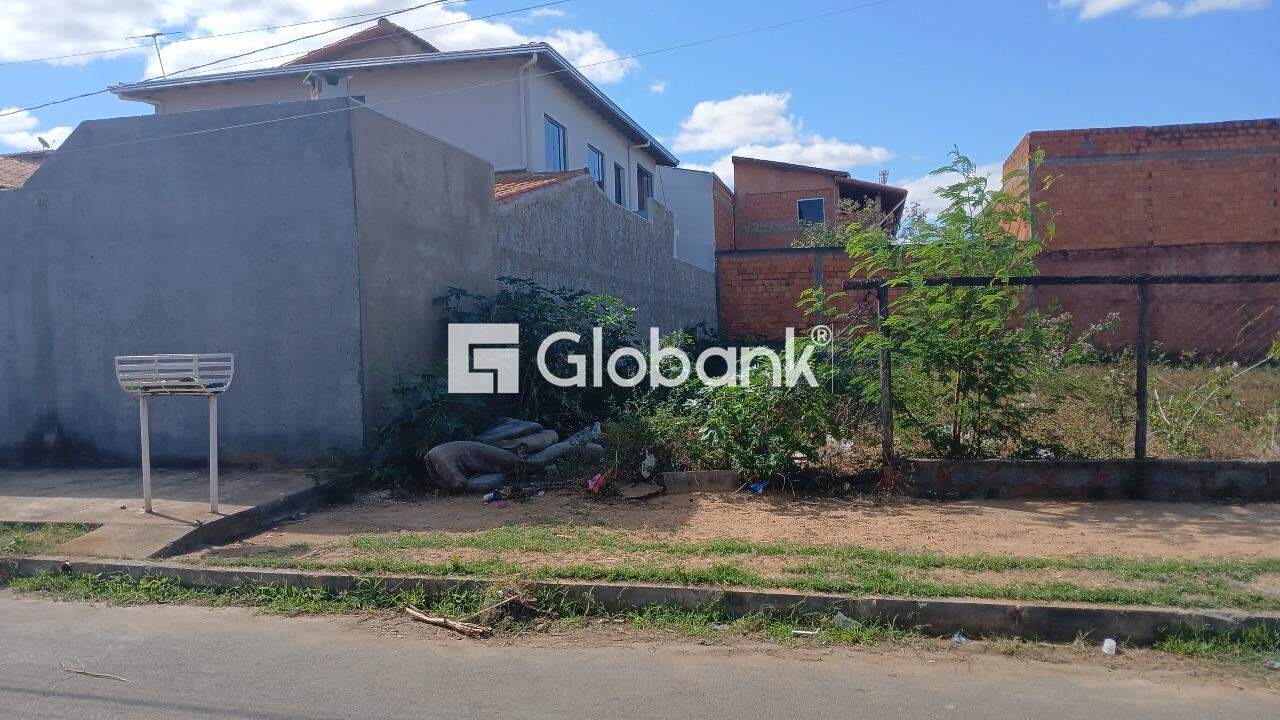 Terreno à venda Santa Lúcia 240m² Montes Claros MG: 