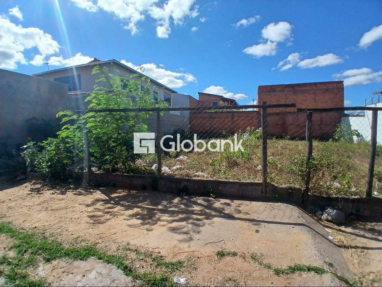 Terreno à venda Santa Lúcia 240m² Montes Claros MG: 