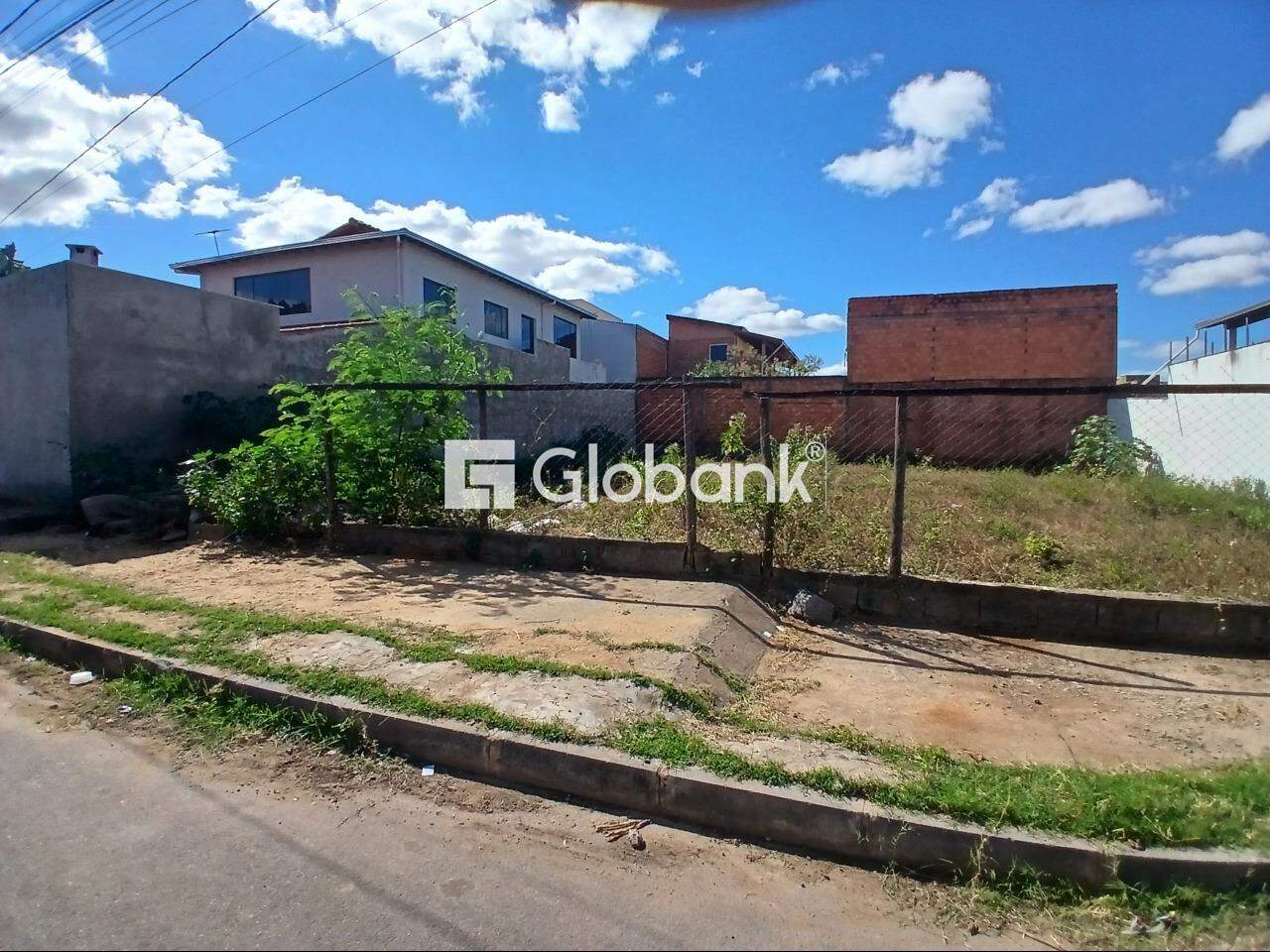 Terreno à venda Santa Lúcia 240m² Montes Claros MG: 
