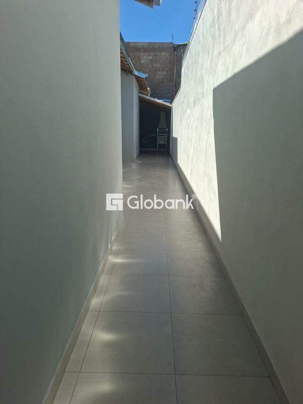 Casa 3 quartos à venda Santo Inácio 100m² Montes Claros MG: 