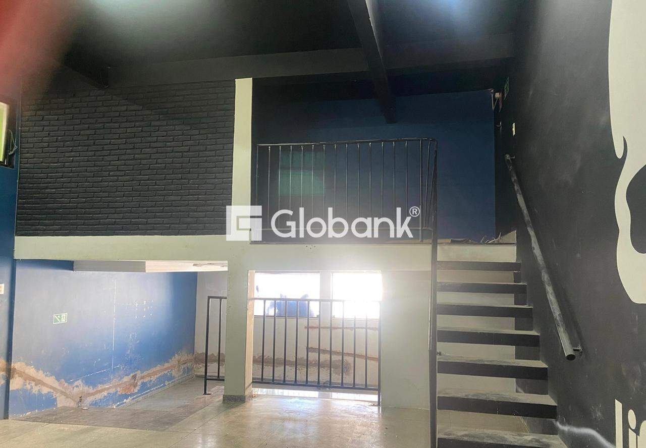 Ponto comercial para aluguel Cândida Câmara 235m² Montes Claros MG: 